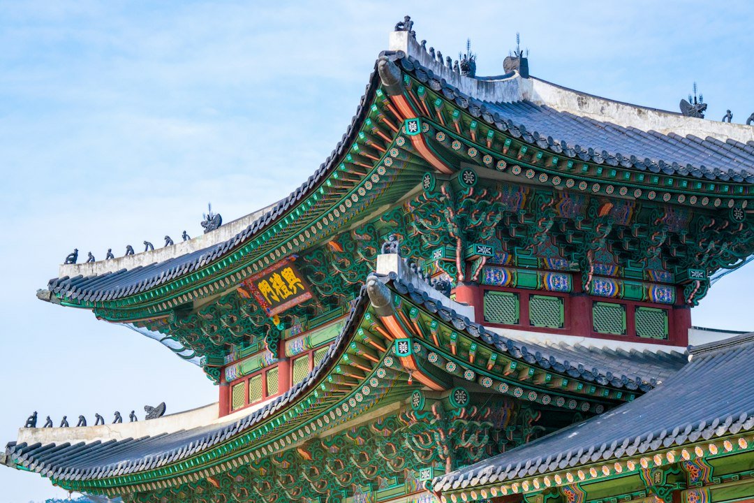 서울여행 2편 대표 이미지, 맑은 날의 한국 전통 궁궐