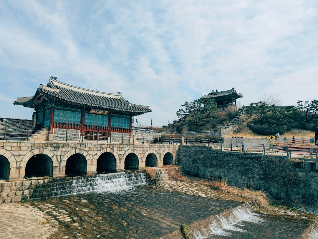 경기도 수원·용인 여행 대표 이미지, 수원화성 성곽과 전통 건축