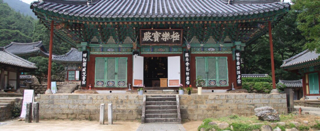 40. 천은사 여행가이드 | 지리산의 숲과 저수지 주변이 어우러진 산사